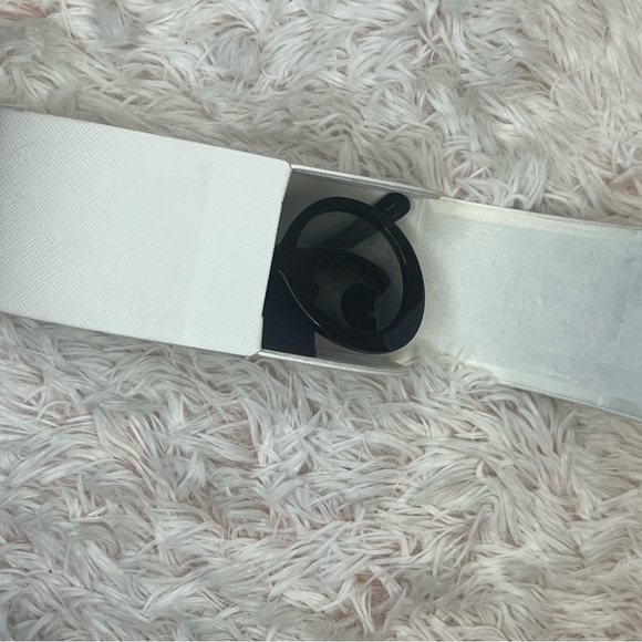 Prada sunglasses with case - Picture 2 of 13